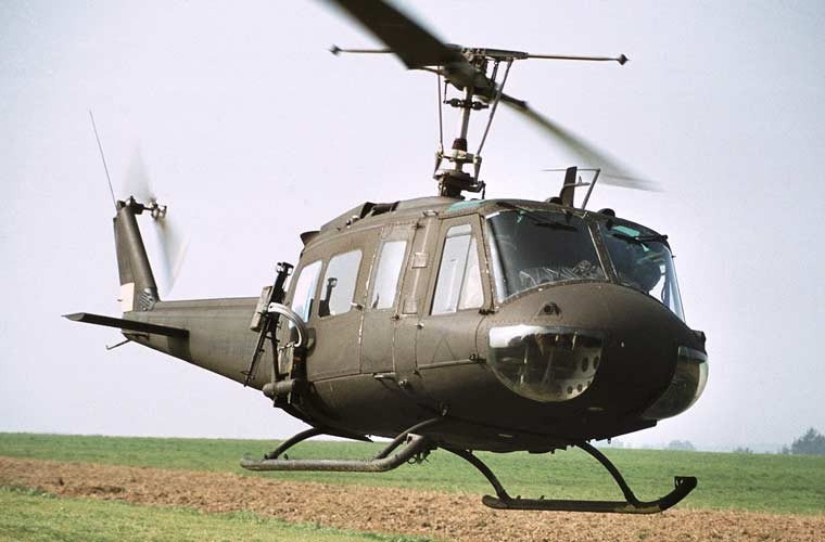 Dieu chua biet ve truc thang UH-1 Viet Nam bi roi-Hinh-5